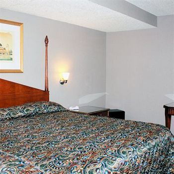 Travelodge Inn & Suites By Wyndham West Covina Room photo