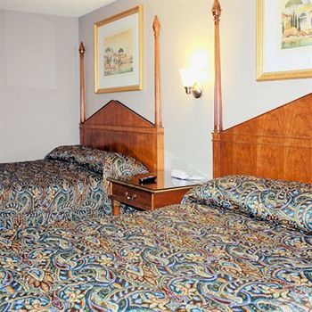 Travelodge Inn & Suites By Wyndham West Covina Room photo