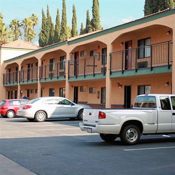 Travelodge Inn & Suites By Wyndham West Covina Exterior photo
